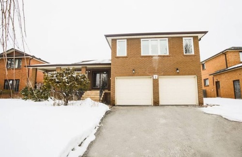 Richmond Hill Apartment | Entire Luxurious Retreat at Villa 6 Bedroom,4 Bath