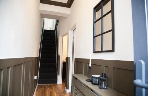 Belle Vue House | Entire Modern Home in Manchester and Near Peak District