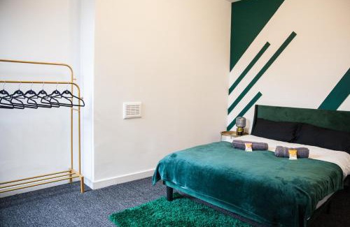 Belle Vue House | Entire Modern Home in Manchester and Near Peak District