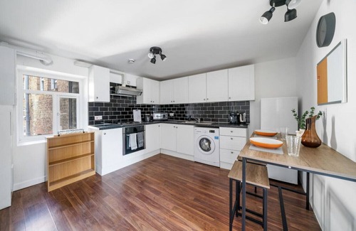 Farringdon House | Entire Private Flat in Central London