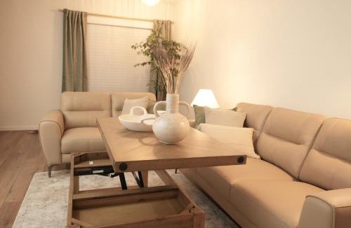 Garfield Apartment | Entire Stylish 2-Bedroom Townhouse, Beach & Disney