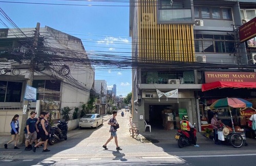 Bangkok Central Business District House | Entire House 6ppl 3Beds 2Baths near BTS/Terminal21