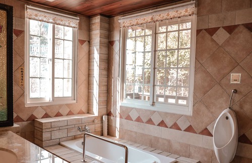 Ren'ai Bed & Breakfast | EOS Resort