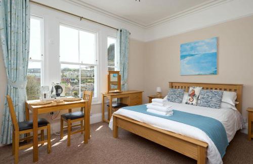 Hele House | Epchris House