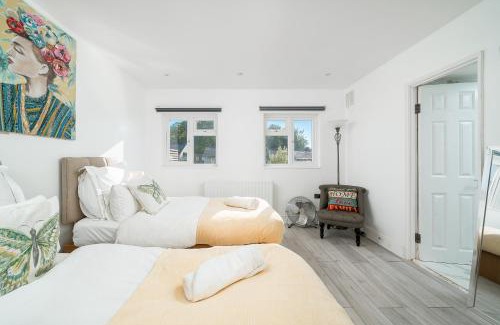 Hatfield Apartment | Ephatha Apartments 4-Bedrooms, Sleeps 11, Free Parking, Garden