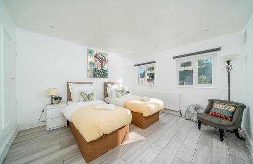 Hatfield Apartment | Ephatha Apartments 4-Bedrooms, Sleeps 11, Free Parking, Garden