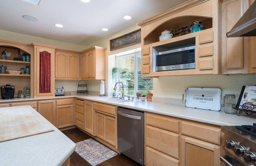 Pismo Beach House | Epic 4BR Ranch 4 miles to Beach Sleeps 16