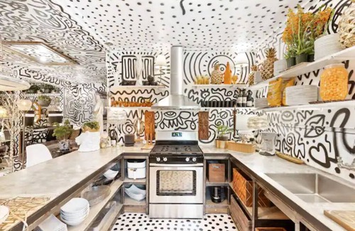 Glendale Apartment | Epic Doodle Studio Near Hollywood