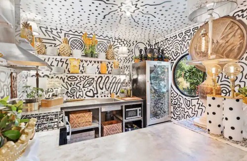 Glendale Apartment | Epic Doodle Studio Near Hollywood