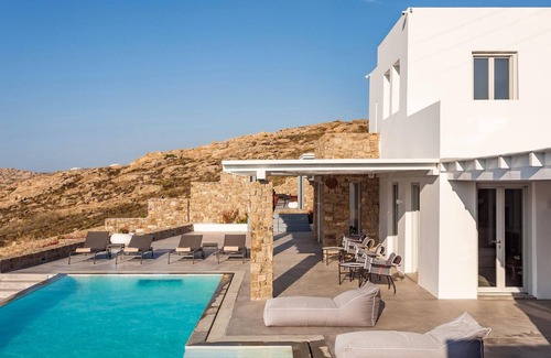 Elia Villa | Epic Twin | Luxurious 14 bedrooms villa for 28.