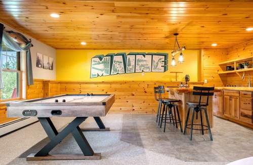 Sunday River Area Cabin | Epic Views, Hot Tub, GameRoom & Bar, FirePit, Pets Ok, Sunday River