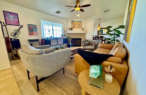 Joshua Tree House | Epic Views, Huge House, Acres of J-Trees to explore, Hot Tub, Pool, AC, and Mini-Golf