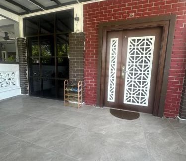 Semenyih House | Eqa's Homestay Perfect for Muslim family vacation