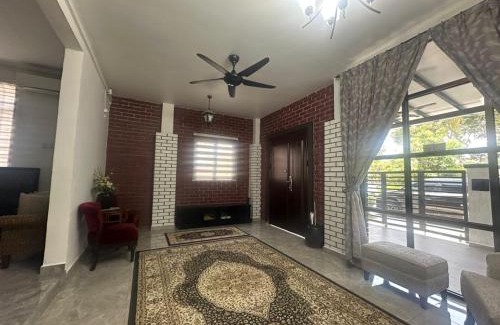 Semenyih House | Eqa's Homestay Perfect for Muslim family vacation