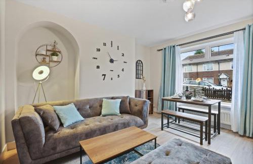 Newcastle-upon-Tyne House | Equipped & Cozy, Fast WiFi, Smart TV, Full Kitchen, Free Parking