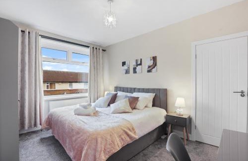 Newcastle-upon-Tyne House | Equipped & Cozy, Fast WiFi, Smart TV, Full Kitchen, Free Parking