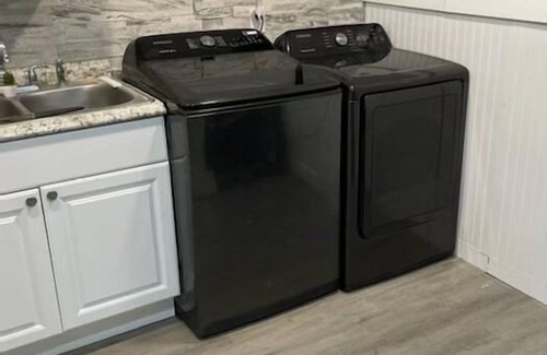 Spring House | Equipped Studio with Generac back up powered & pet friendly. Hablo espanol