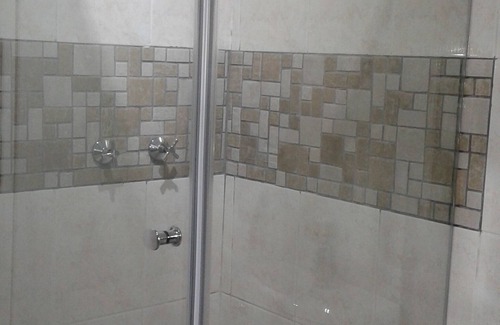 Farrarmere House | Erica’s: Farrarmere - Queen size bed for 1 person or a couple.