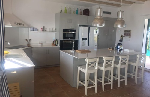 Binisafua Villa | VILLA BINIMIGI - BEACH FRONT 4 SUITES WIFI SATELLITE