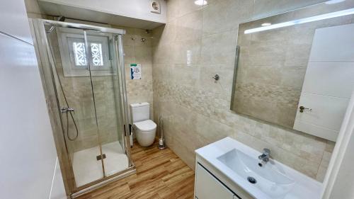 Carihuela House | Escapada de Relax y Diseño con Piscina y Barbacoa