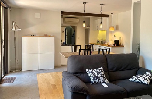 Aubagne Apartment | Escape and Comfort in Aubagne with Shared Pool