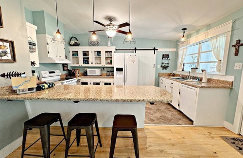 Oak House | Escape On The River