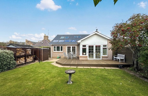 Montrose Cottage | Escape to a cosy coastal retreat in Montrose, where you can unwind in style.