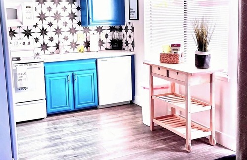 Palm Springs Condo | Escape to a fresh 70's Mid Century-Modern Boho-inspired Condo in Palm Springs!