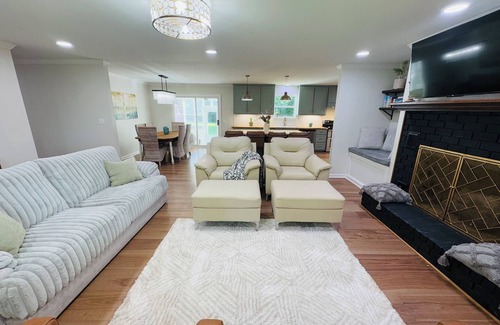 South Cleveland House | Escape to Bell Branch Place: Where Relaxation Meets Comfort