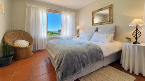 Aston Bay Apartment | Escape to Paradise: Beachside Apartment