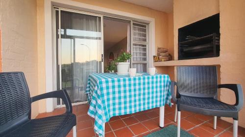 Aston Bay Apartment | Escape to Paradise: Beachside Apartment