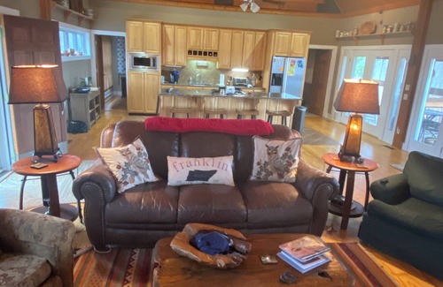 Monteagle Cabin | Escape to the beauty of Monteagle with this private bluff-top cabin