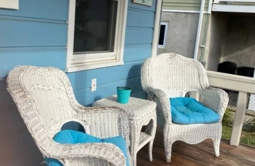 Highlands House | Escape to the charming seaside town of Highlands, New Jersey to a cozy Bungalow