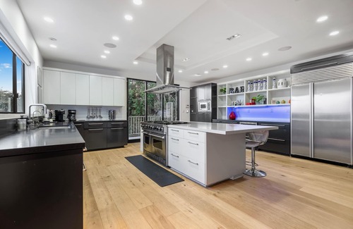 Hollywood Hills West Villa | "Escape to the Hollywood Hills: Luxurious Retreat with Stunning Panoramic Views”