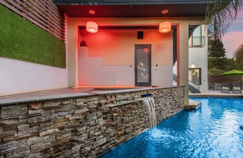 Hollywood Hills West Villa | "Escape to the Hollywood Hills: Luxurious Retreat with Stunning Panoramic Views”