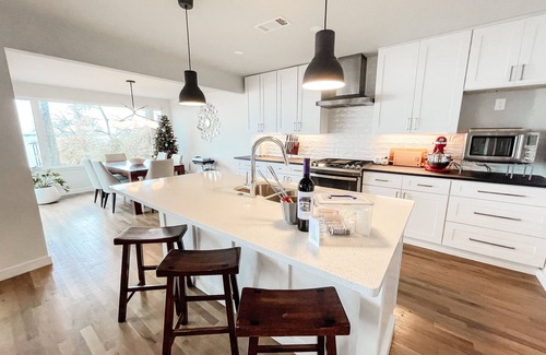 Gun Barrel City House | Escape to the Lake - Waterfront bungalow w firepit & amazing views