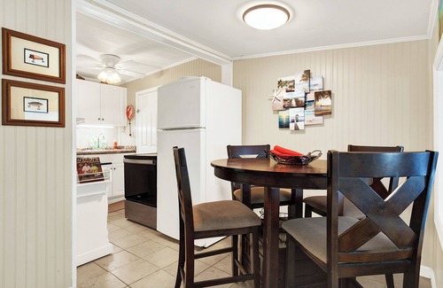 Tybee Island Cottage | Escape to this charming 2-bedroom, 1-bath beach cottage