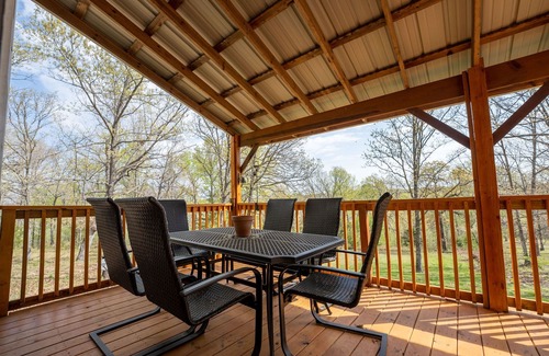 Bennett Springs Cabin | Escape to your cozy cabin near Bennett Spring State Park