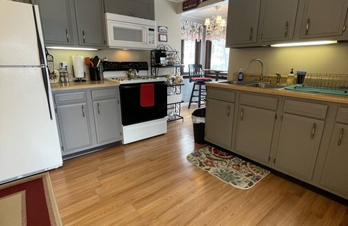 Andover Cottage | Escape to your own private cove! Year round enjoyment at this lakefront cottage!