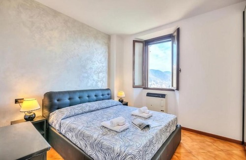 Villanuova sul Clisi Apartment | Esclusiva Vista Lago con Piscina e Parcheggio -Salò-