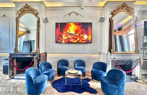 Tourcoing House | Espace nuit avec Balcon et lit Double en Mezzanine