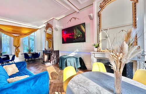 Tourcoing House | Espace nuit avec Balcon et lit Double en Mezzanine