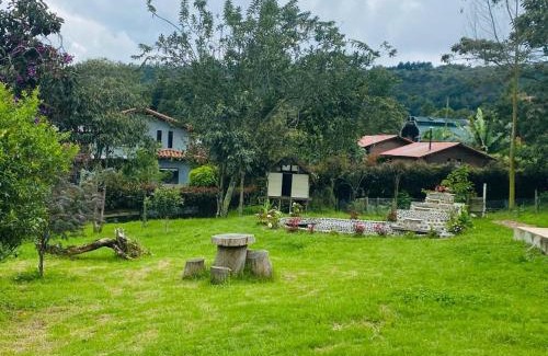 Medellin House | Espectacular Casa Finca en el Corazon de Santa Elena