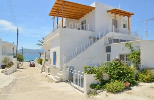 Adamas House | Esperos seaside suite in Adamas, Milos