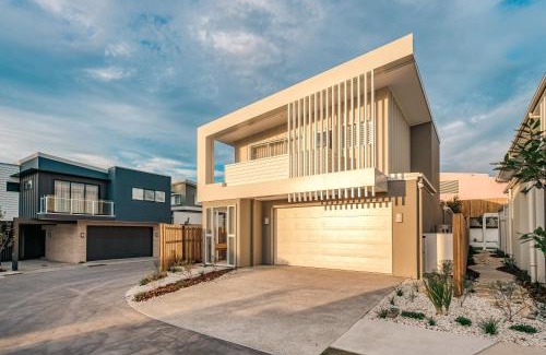 Peregian Beach House | Essence Peregian Beach Resort - Saltbush 5 Bedroom Luxury Home with Private Pool