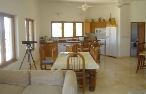 Pescadero House | Estate Guesthouse sleeps 8, possible 12, wifi 57mbps