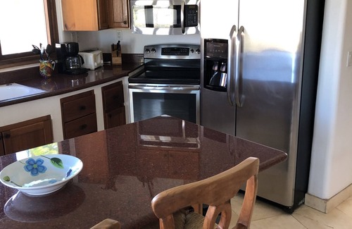 Pescadero House | Estate Guesthouse sleeps 8, possible 12, wifi 57mbps