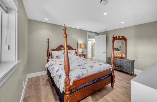 Northwest Calgary Bed & Breakfast | Estate home living in the heart of NW Calgary with the view of Canadian Rockies!