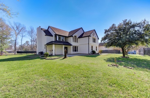 Humble House | Estate Oasis with Nature! Big home with pool near IAH Sleeps 20 ⭐️Events Allowed