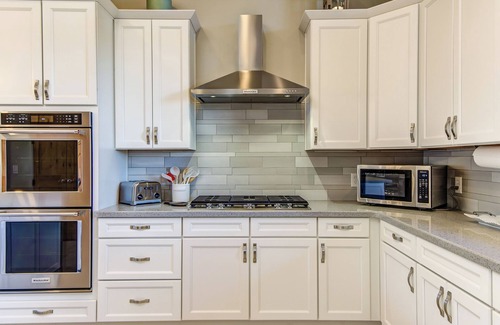 West Sedona House | Estate & Private Casita w/Full Kitchen & Balcony, Salt Water Pool & Hot Tub, Rock Views!
